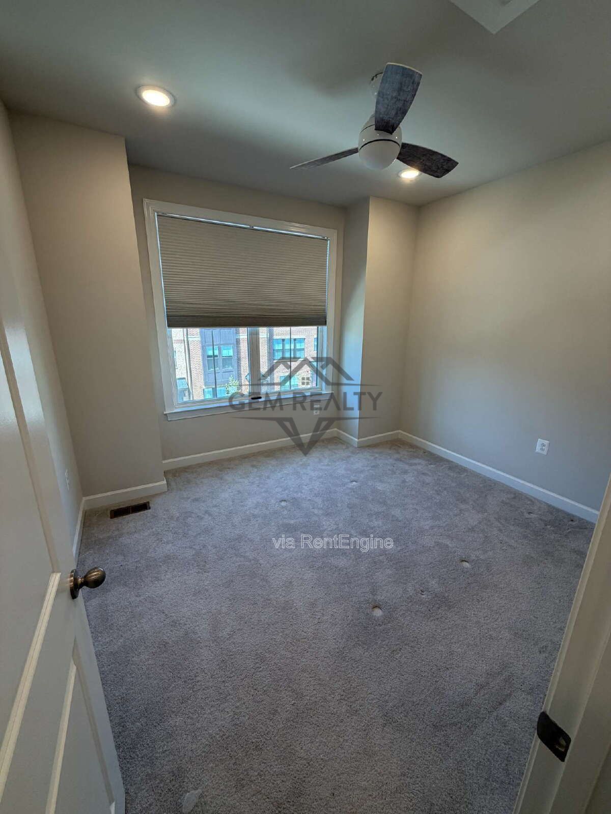 Luxury / High-End: 2 Bedroom, Bonus Room/3rd non-conforming bedroom with 4 total  Bathrooms property image