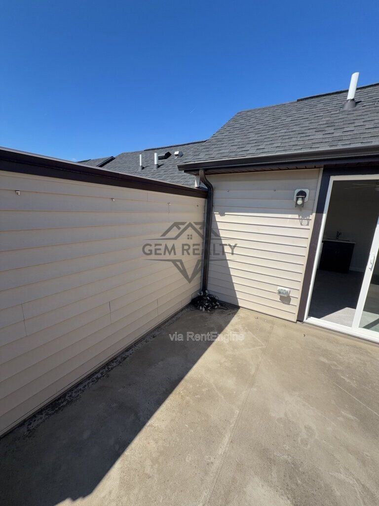 Luxury / High-End: 2 Bedroom, Bonus Room/3rd non-conforming bedroom with 4 total  Bathrooms property image