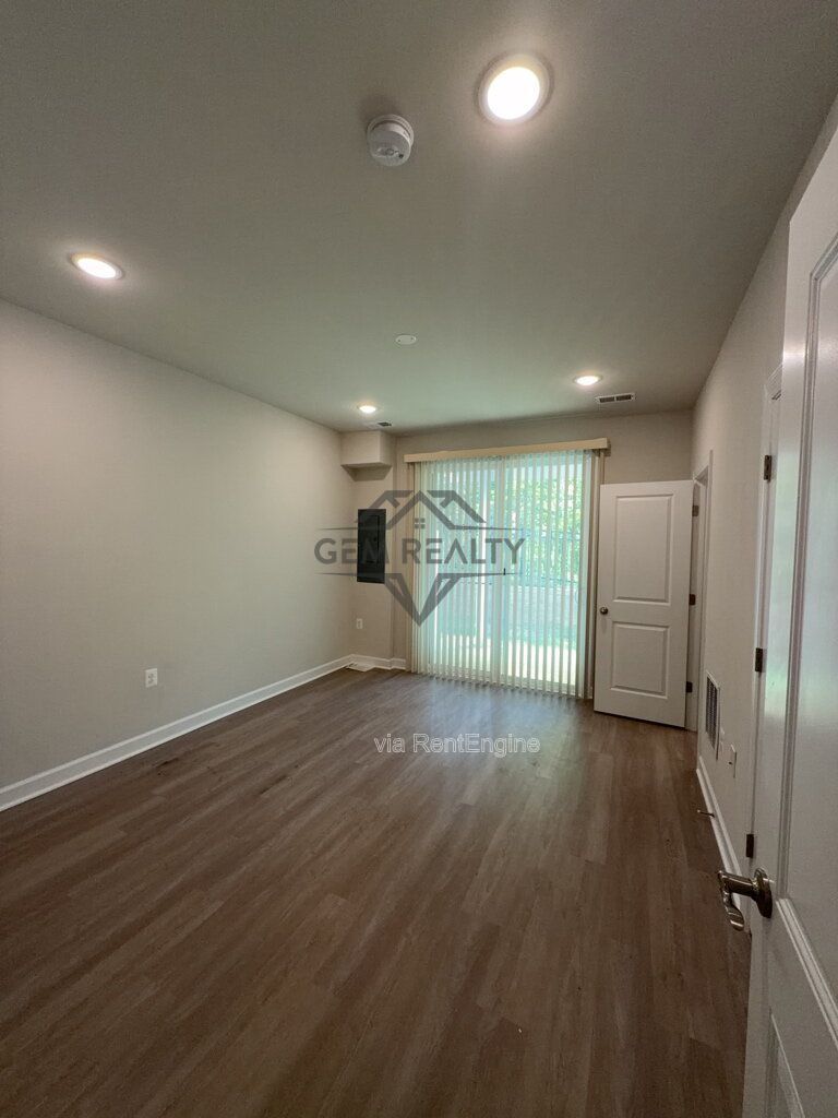 Luxury / High-End: 2 Bedroom, Bonus Room/3rd non-conforming bedroom with 4 total  Bathrooms property image