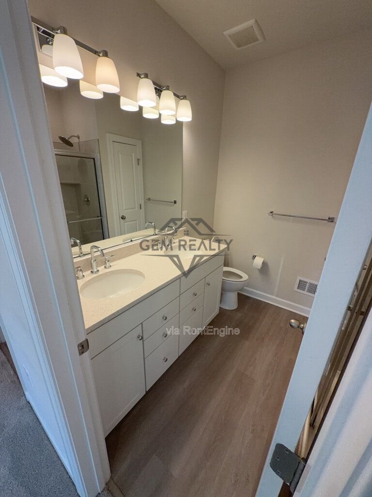 Luxury / High-End: 2 Bedroom, Bonus Room/3rd non-conforming bedroom with 4 total  Bathrooms property image