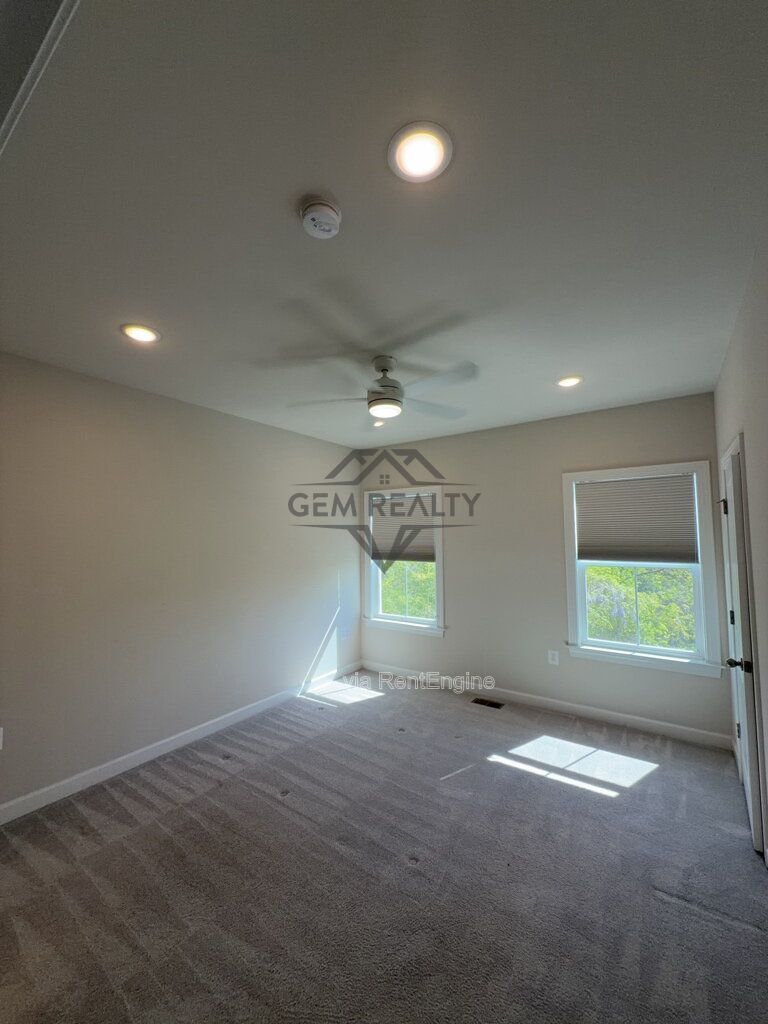 Luxury / High-End: 2 Bedroom, Bonus Room/3rd non-conforming bedroom with 4 total  Bathrooms property image