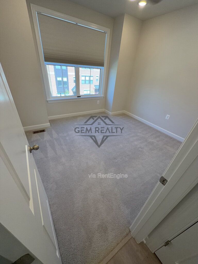 Luxury / High-End: 2 Bedroom, Bonus Room/3rd non-conforming bedroom with 4 total  Bathrooms property image