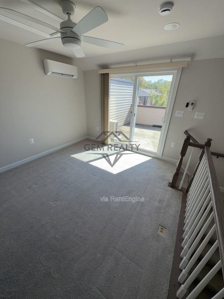 Luxury / High-End: 2 Bedroom, Bonus Room/3rd non-conforming bedroom with 4 total  Bathrooms property image