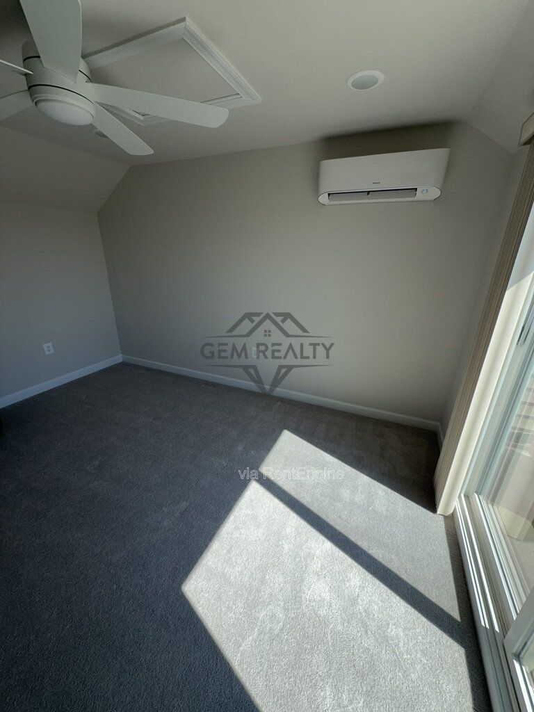 Luxury / High-End: 2 Bedroom, Bonus Room/3rd non-conforming bedroom with 4 total  Bathrooms property image