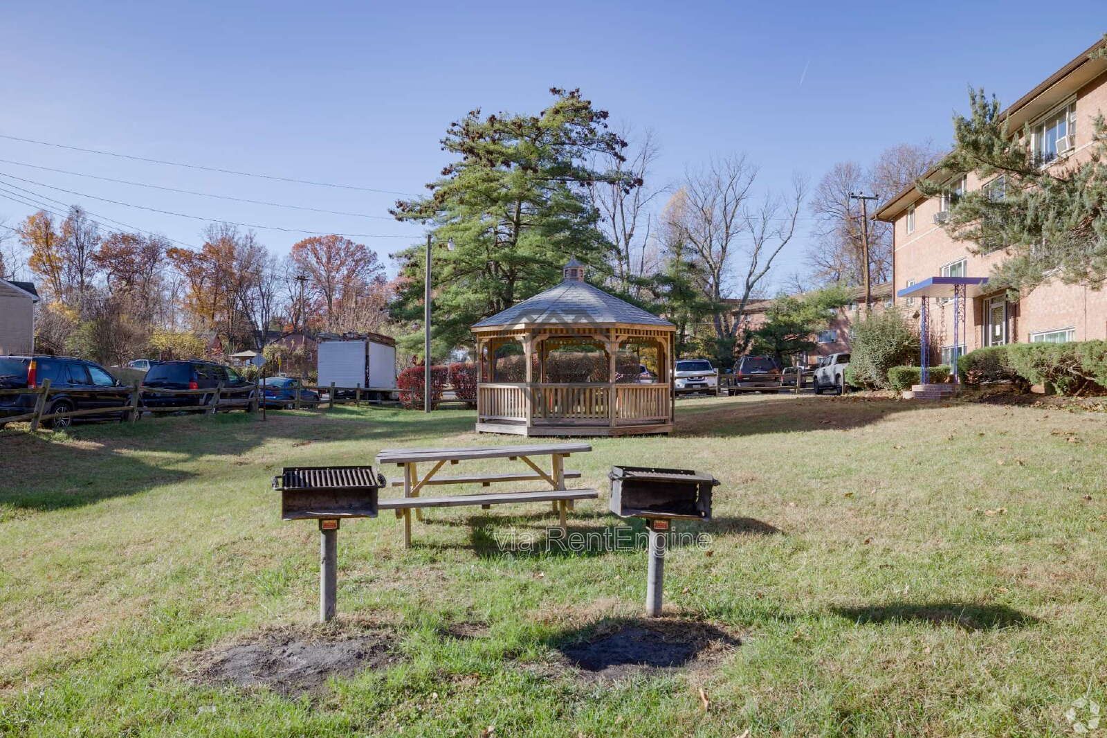 1 Bedroom Apartment in Convenient Woodbridge Location – Friendship Place Apartments property image