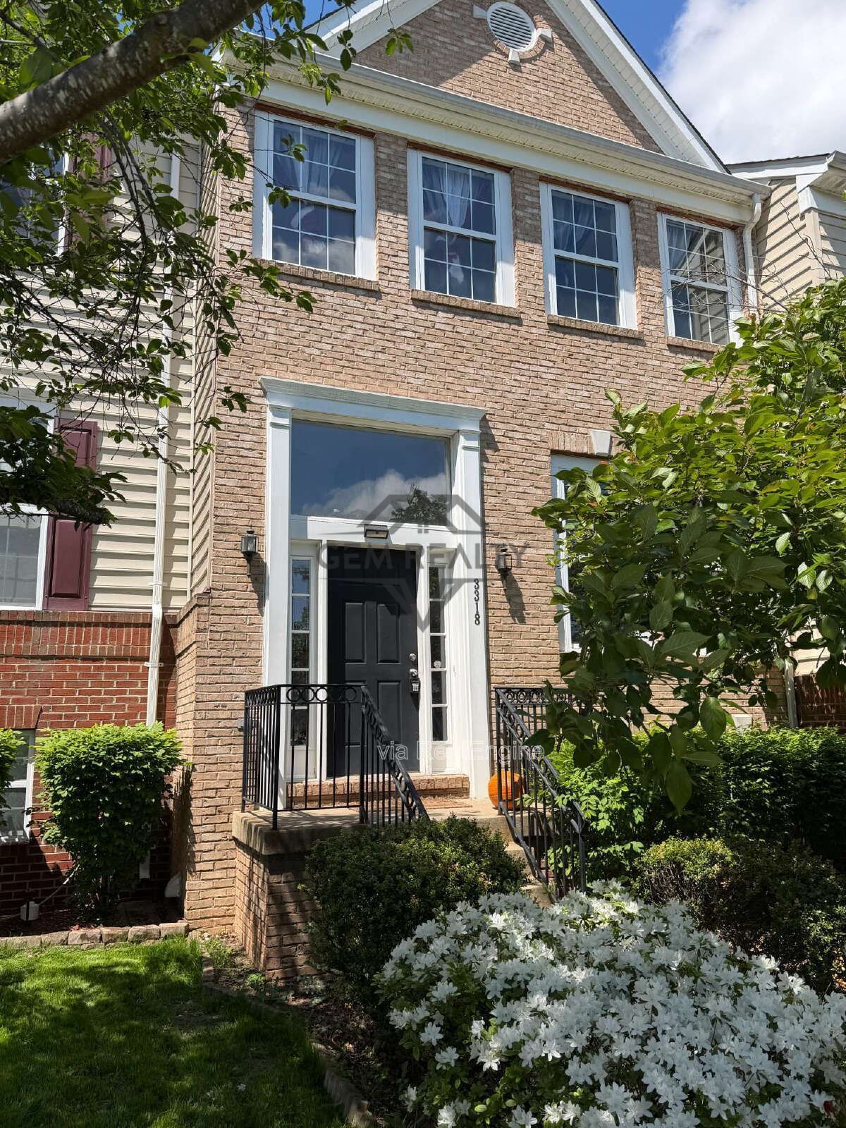 Spacious Townhome with Flexible Living Space in Prime Woodbridge Location property image