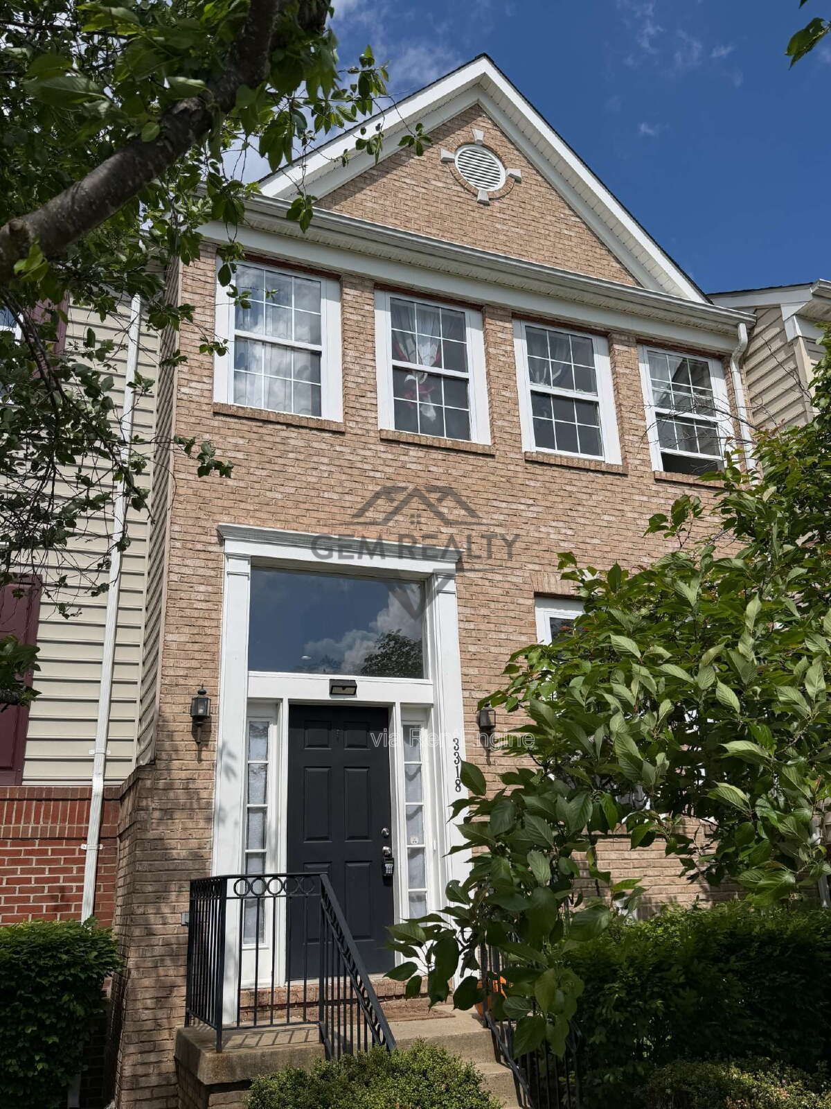 Spacious Townhome with Flexible Living Space in Prime Woodbridge Location property image