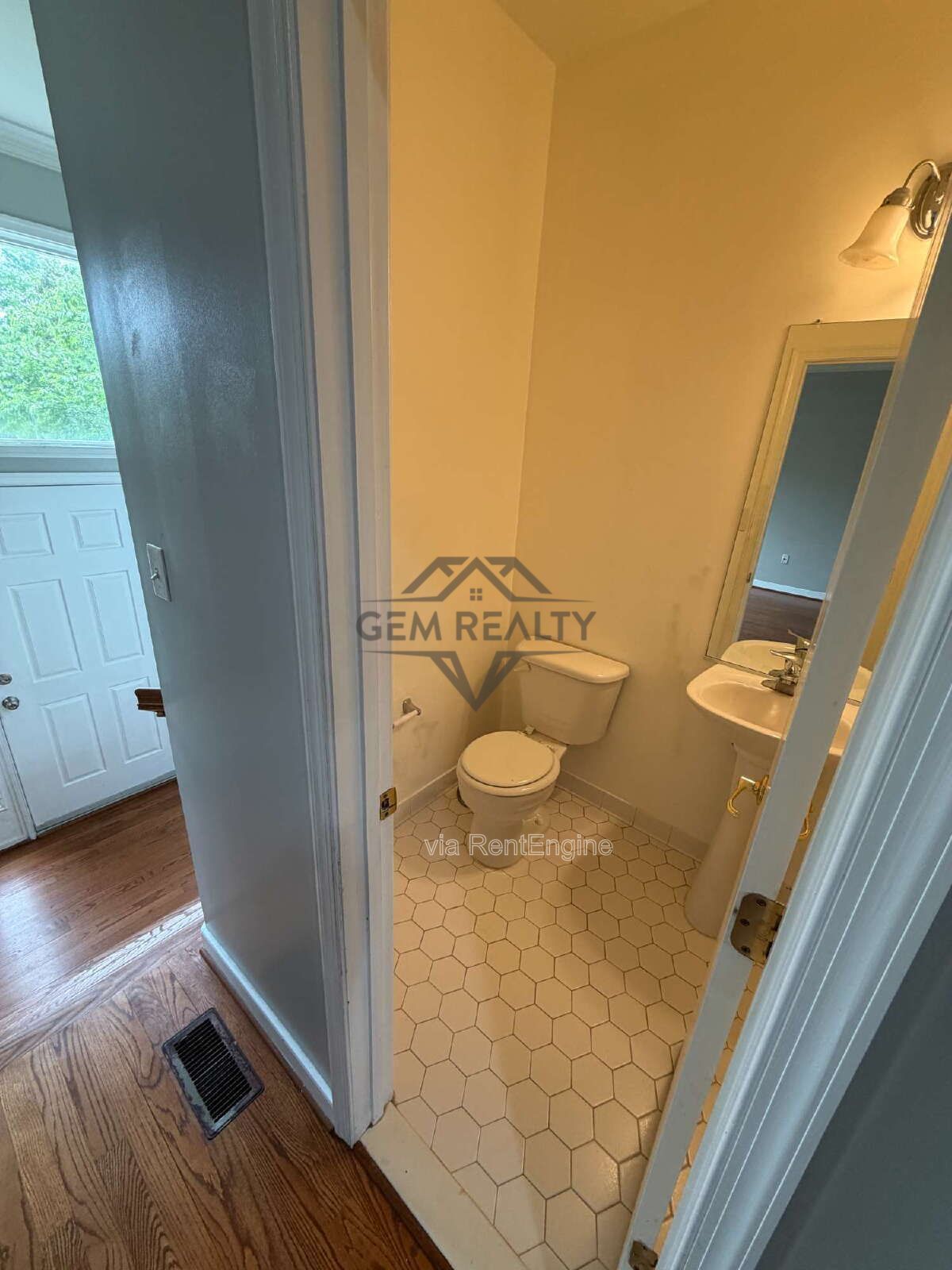 Spacious Townhome with Flexible Living Space in Prime Woodbridge Location property image