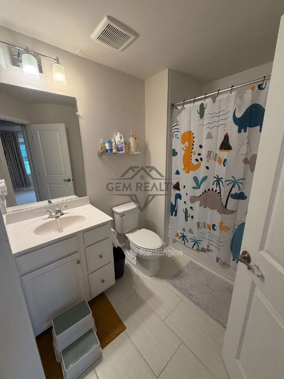 Modern Townhome in Prime Fredericksburg Location property image