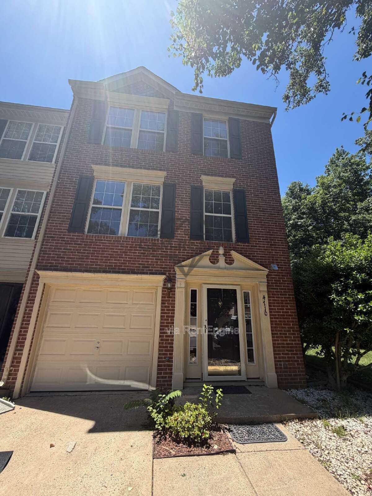 Spacious End-Unit Townhome with 3 Finished Levels & Screened Porch in Amenity-Filled Community property image