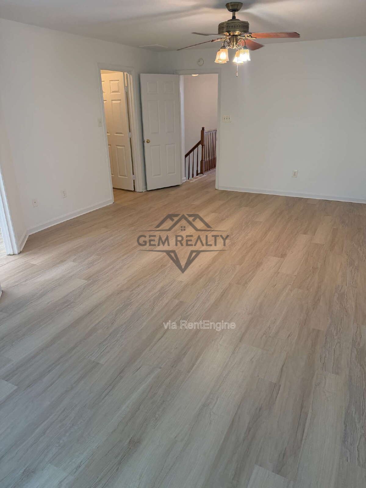 Spacious End-Unit Townhome with 3 Finished Levels & Screened Porch in Amenity-Filled Community property image