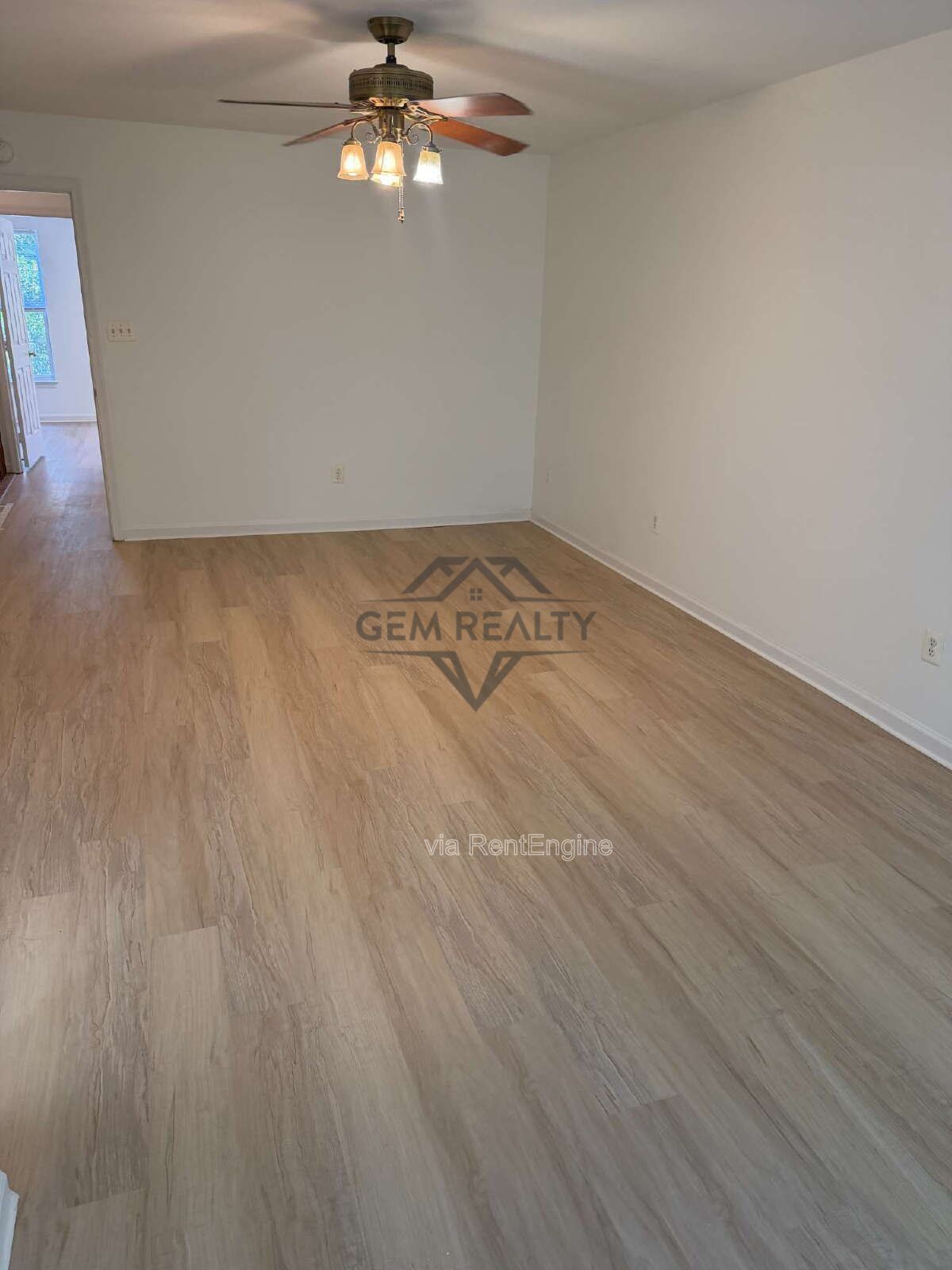Spacious End-Unit Townhome with 3 Finished Levels & Screened Porch in Amenity-Filled Community property image