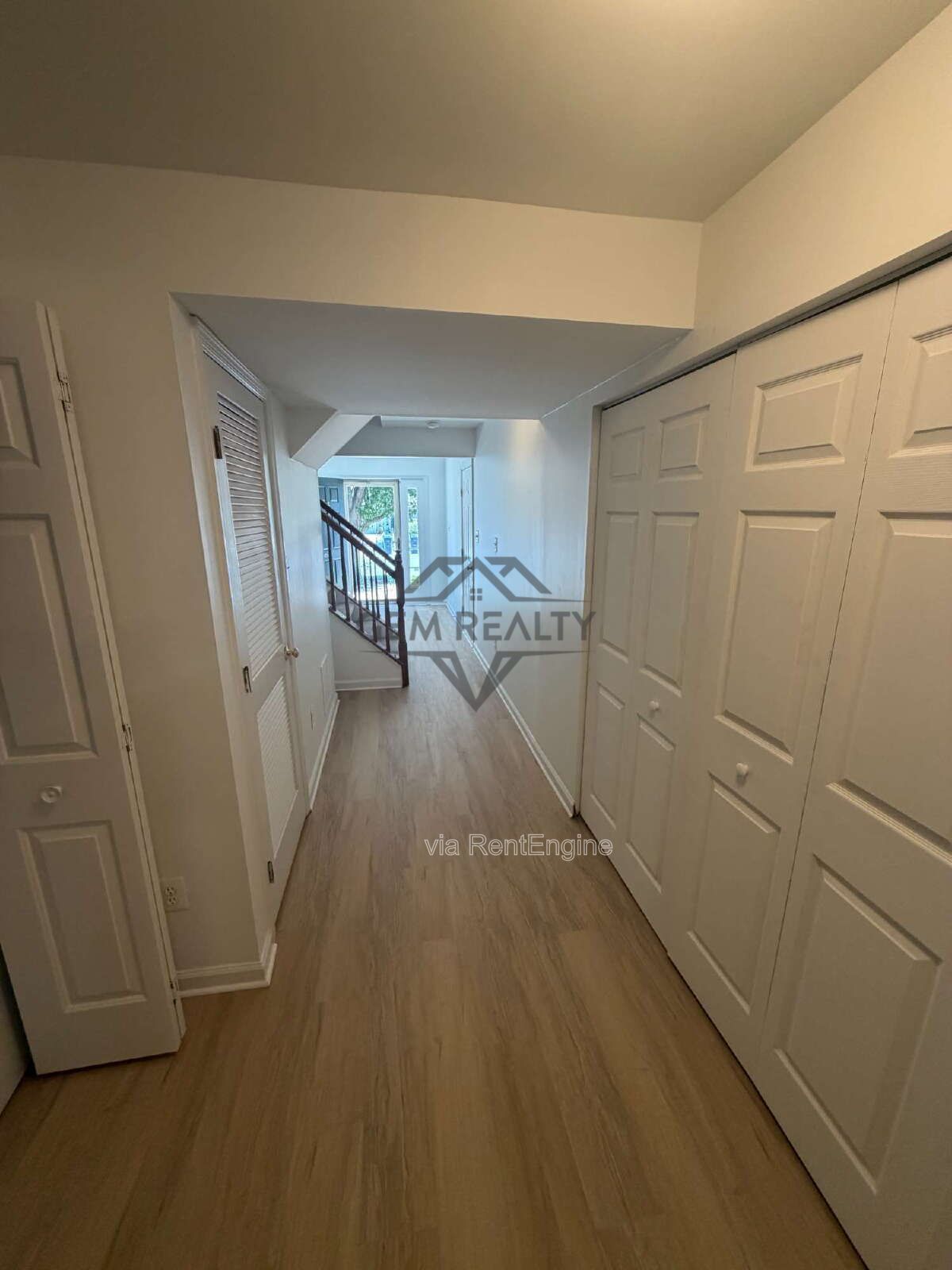Spacious End-Unit Townhome with 3 Finished Levels & Screened Porch in Amenity-Filled Community property image