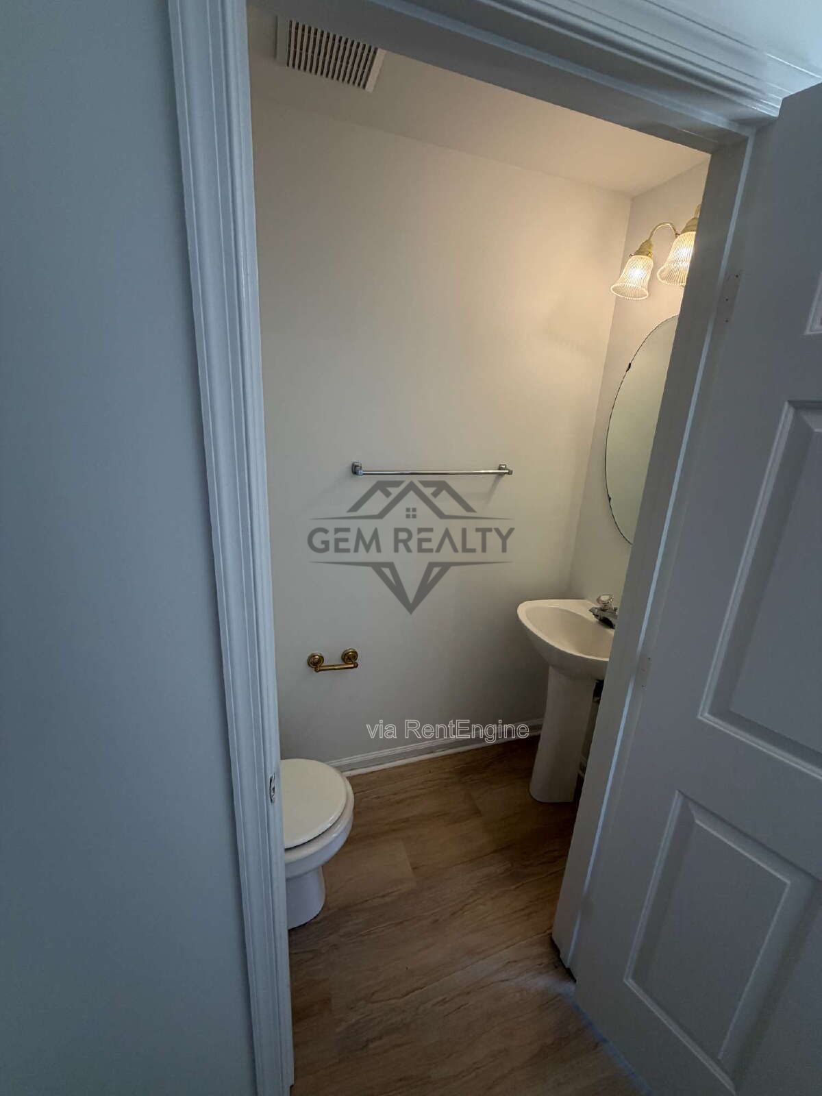 Spacious End-Unit Townhome with 3 Finished Levels & Screened Porch in Amenity-Filled Community property image