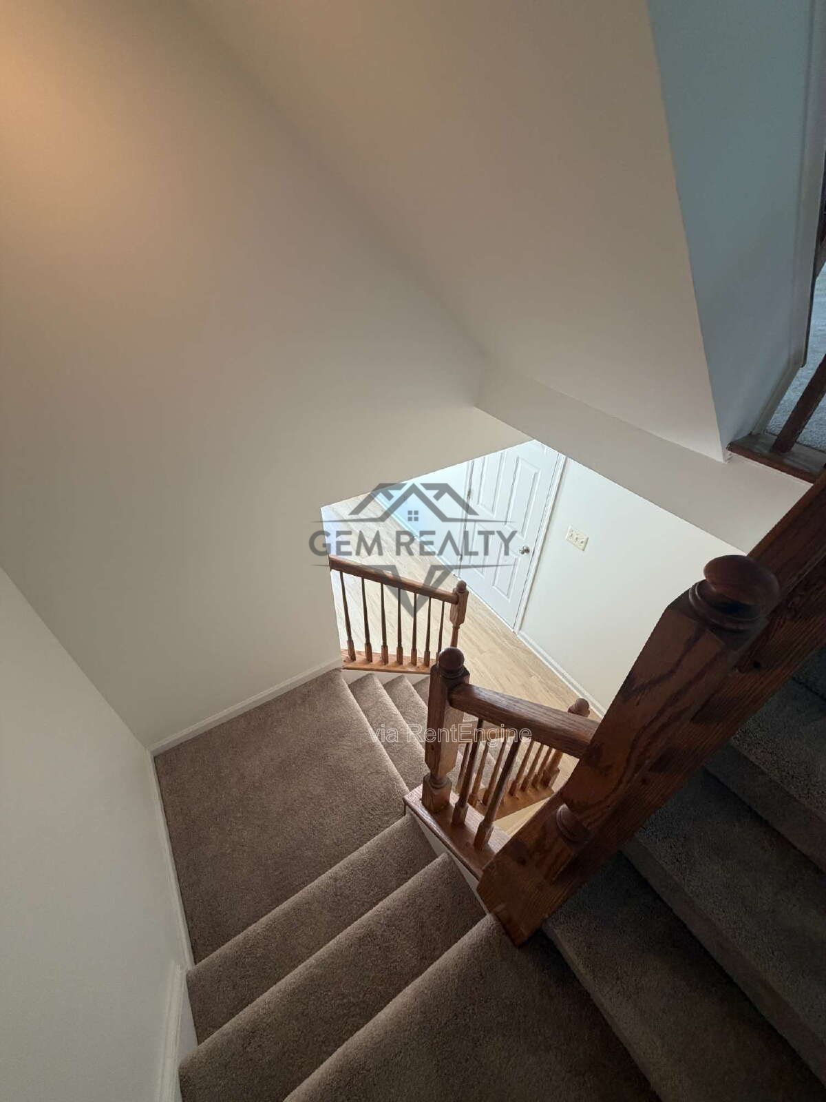 Spacious End-Unit Townhome with 3 Finished Levels & Screened Porch in Amenity-Filled Community property image