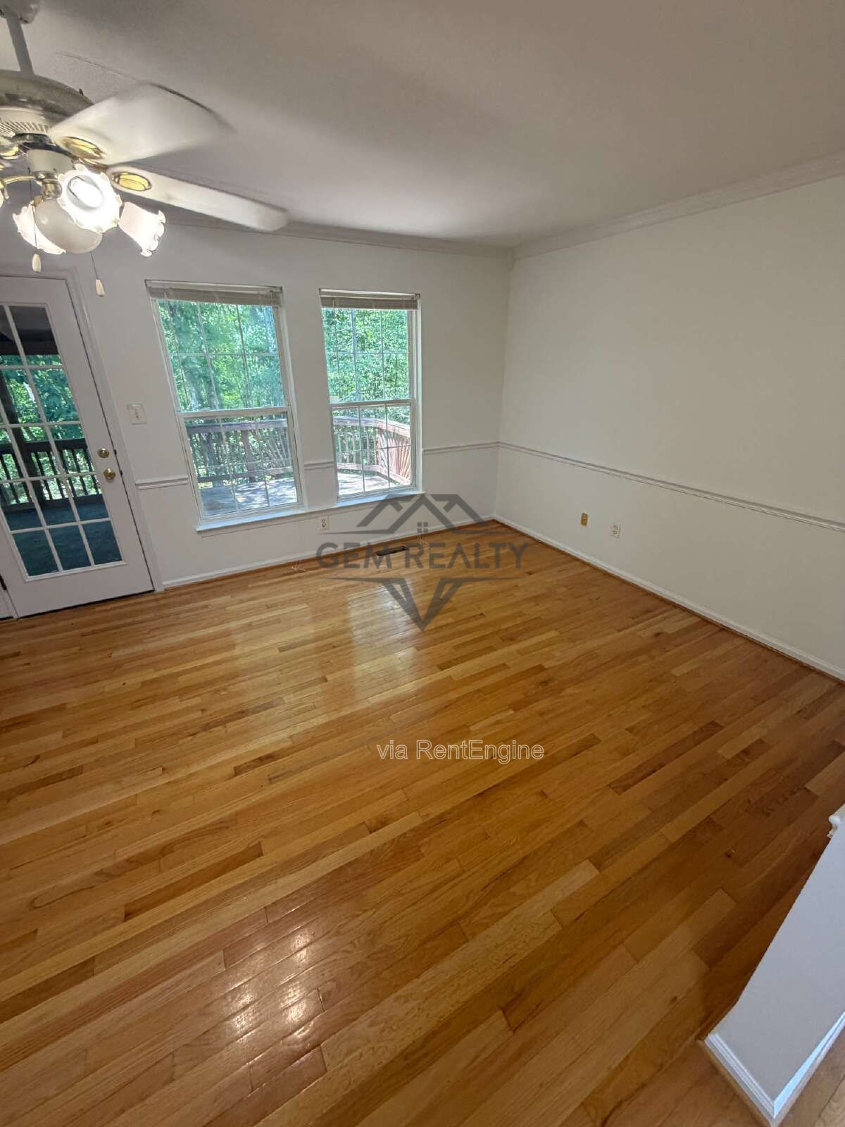 Spacious End-Unit Townhome with 3 Finished Levels & Screened Porch in Amenity-Filled Community property image