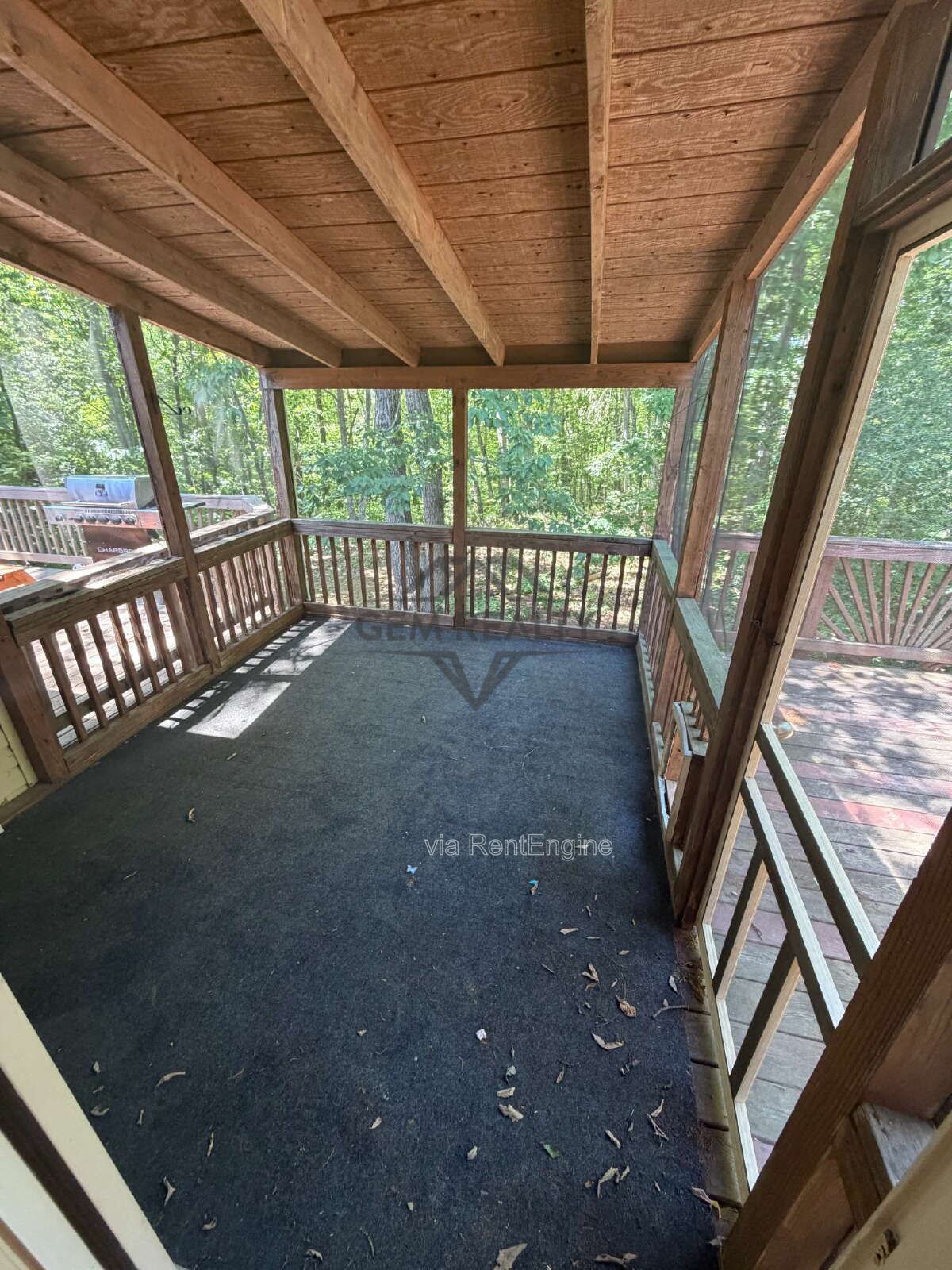 Spacious End-Unit Townhome with 3 Finished Levels & Screened Porch in Amenity-Filled Community property image