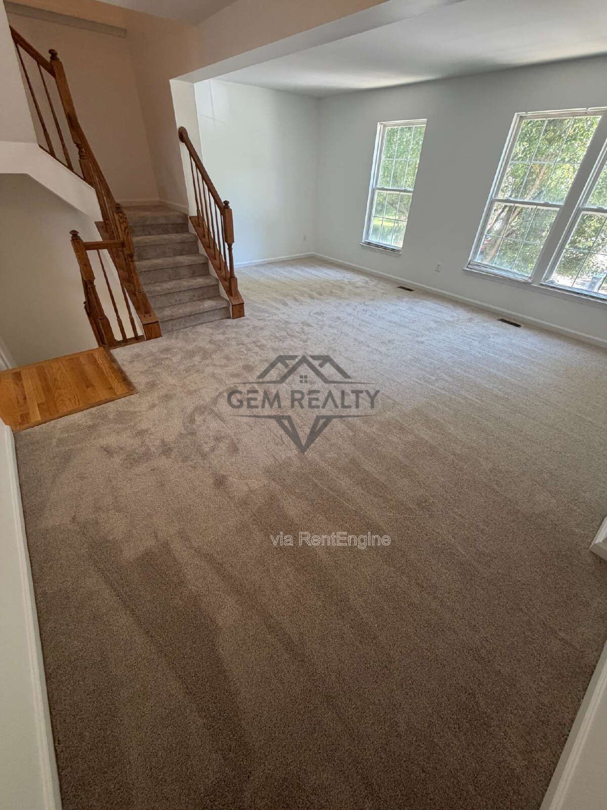 Spacious End-Unit Townhome with 3 Finished Levels & Screened Porch in Amenity-Filled Community property image