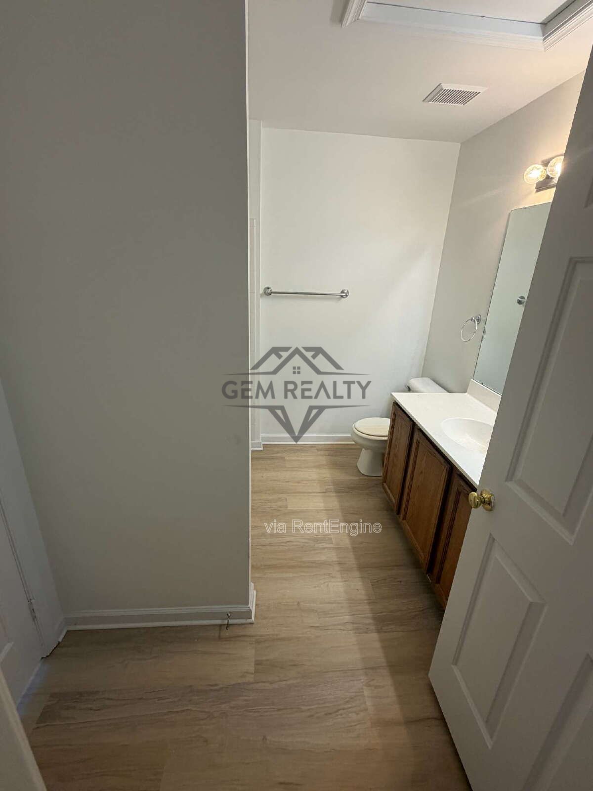 Spacious End-Unit Townhome with 3 Finished Levels & Screened Porch in Amenity-Filled Community property image