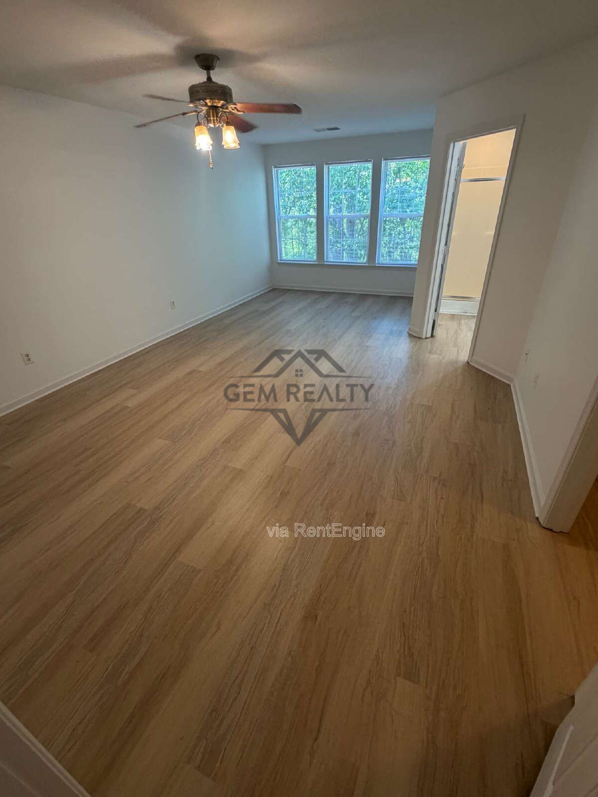 Spacious End-Unit Townhome with 3 Finished Levels & Screened Porch in Amenity-Filled Community property image