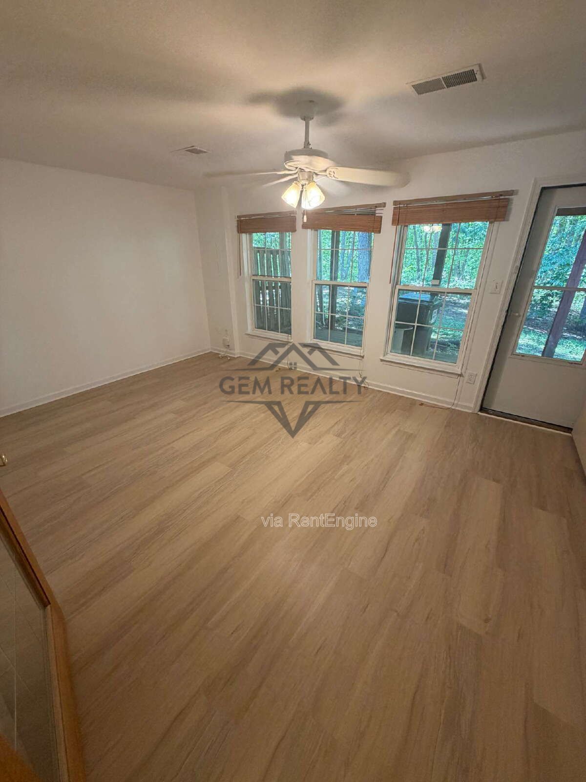 Spacious End-Unit Townhome with 3 Finished Levels & Screened Porch in Amenity-Filled Community property image
