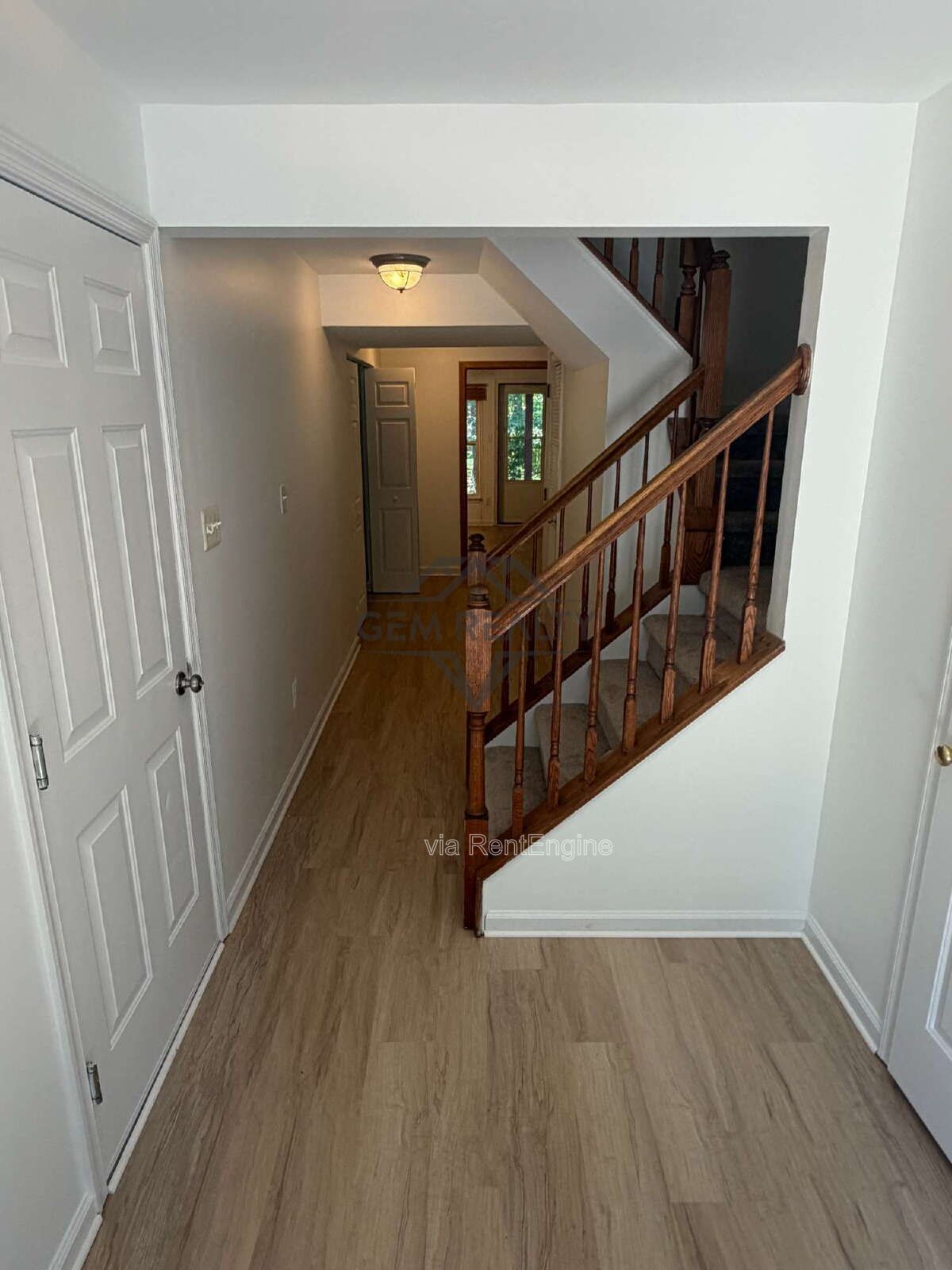 Spacious End-Unit Townhome with 3 Finished Levels & Screened Porch in Amenity-Filled Community property image