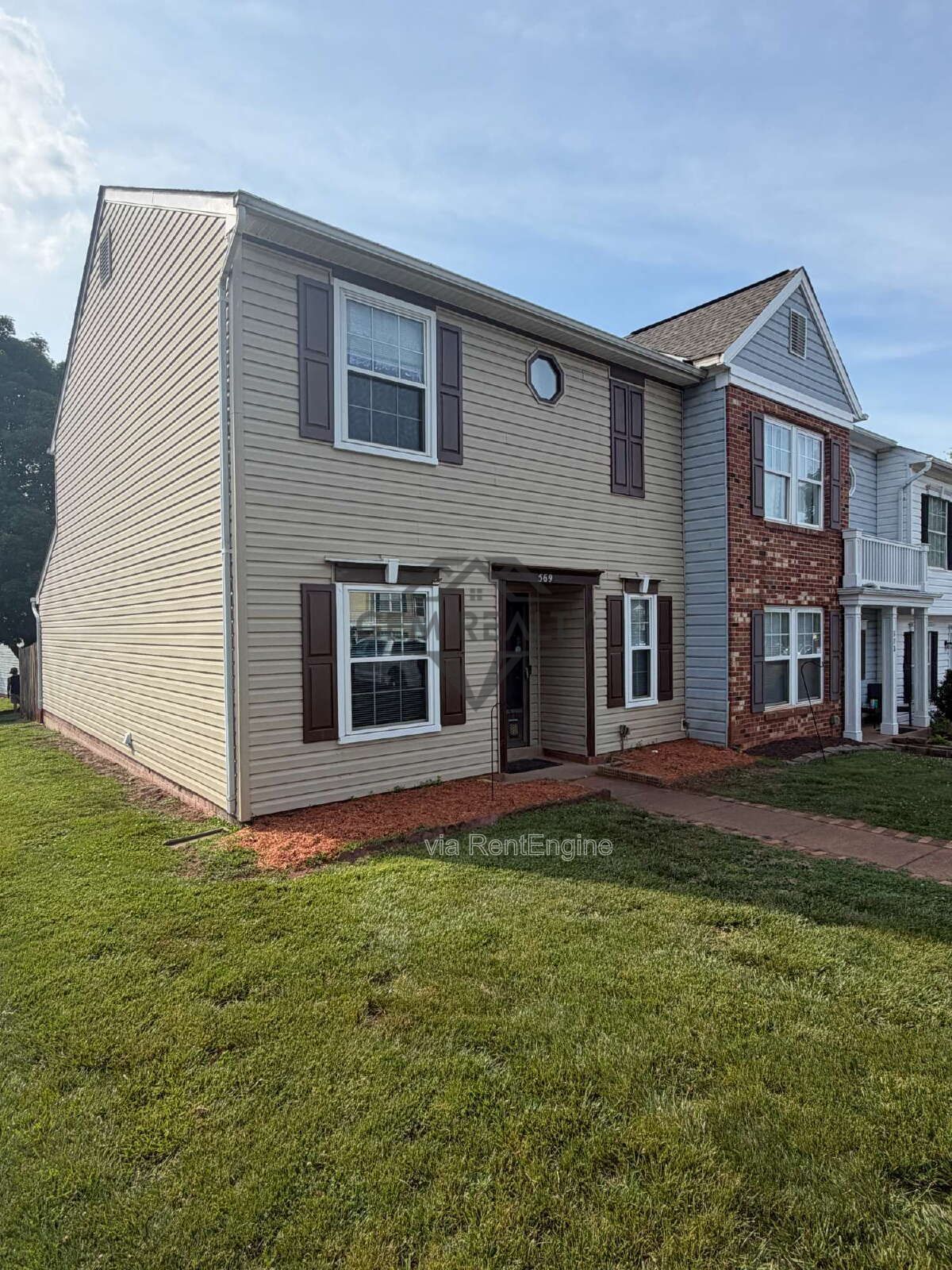 This spacious home features 3 bedrooms, 2.5 bathrooms property image