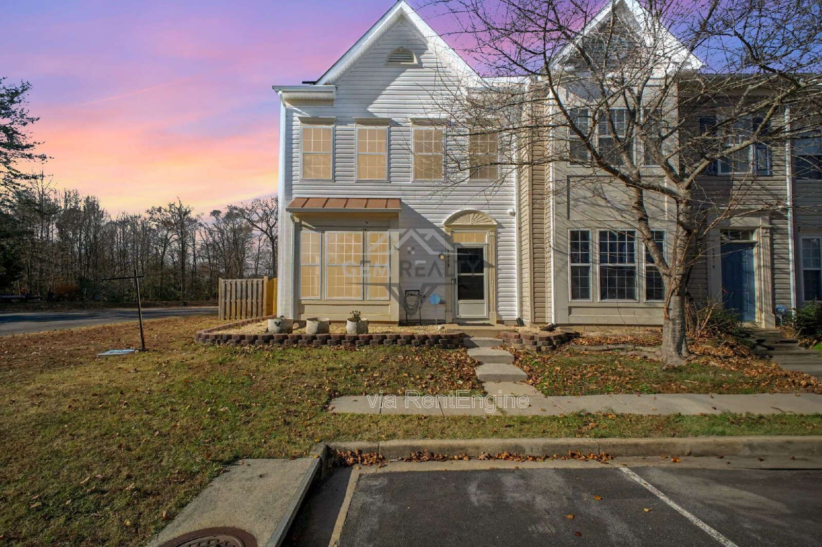 Spacious End-Unit 4 Bedroom Townhome for Rent in King George, VA property image