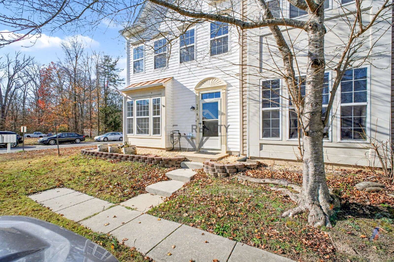 Spacious End-Unit 4 Bedroom Townhome for Rent in King George, VA property image