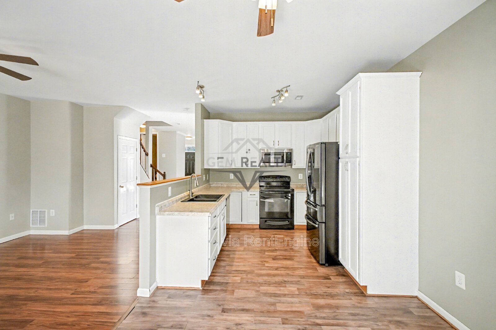 Spacious End-Unit 4 Bedroom Townhome for Rent in King George, VA property image