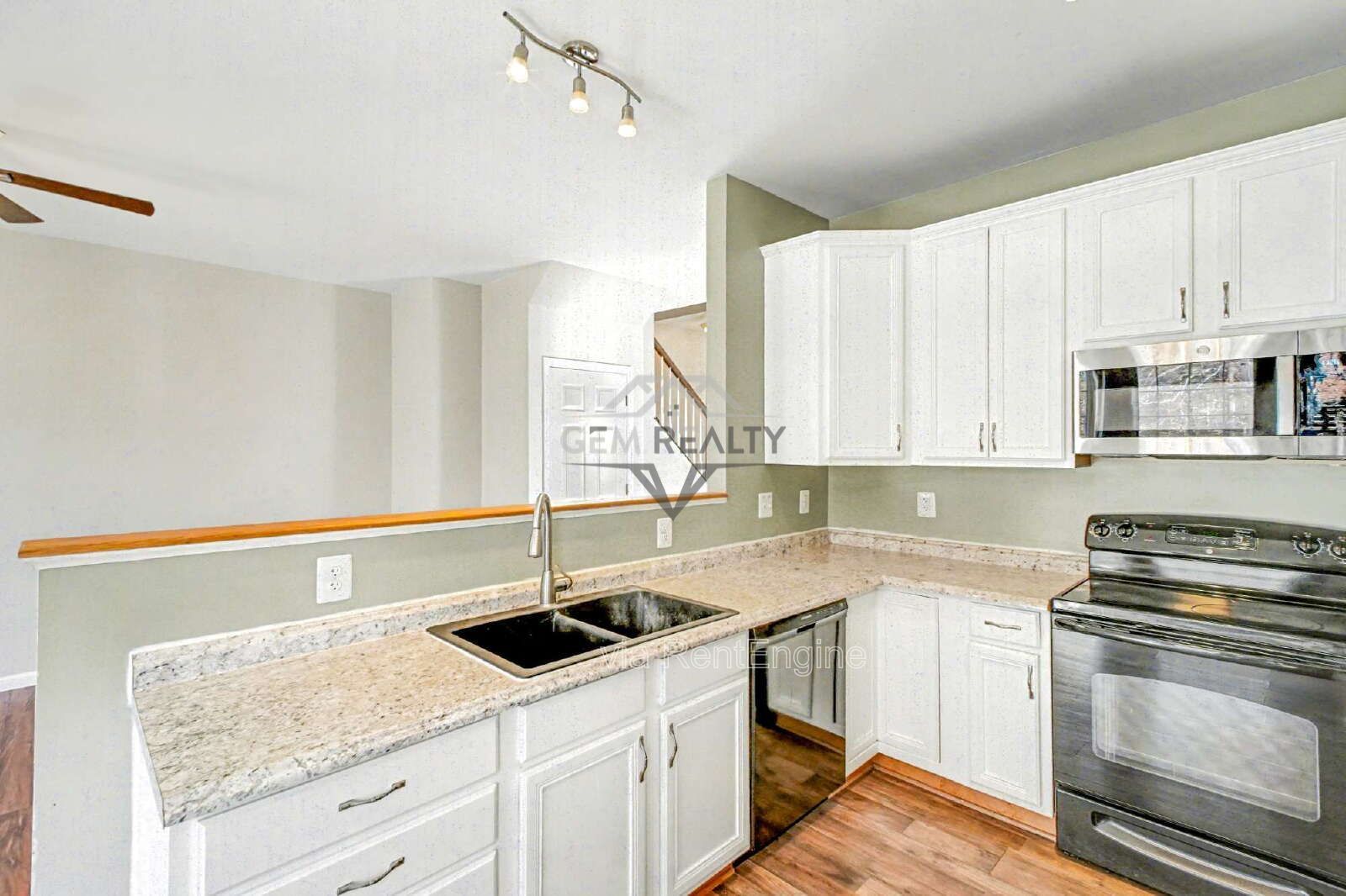 Spacious End-Unit 4 Bedroom Townhome for Rent in King George, VA property image