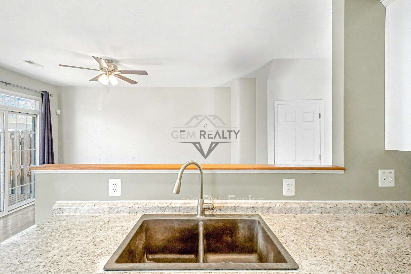 Spacious End-Unit 4 Bedroom Townhome for Rent in King George, VA property image