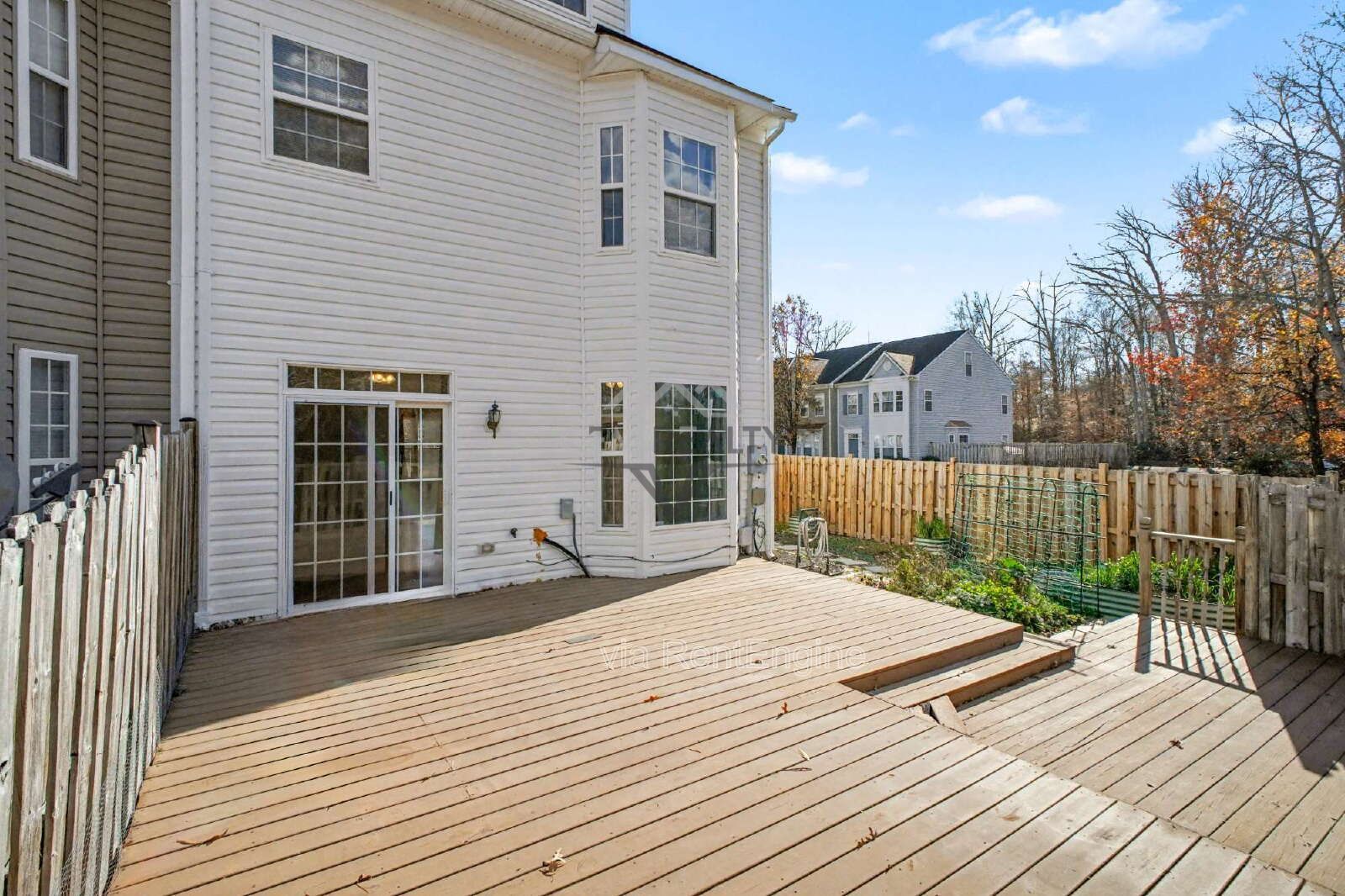 Spacious End-Unit 4 Bedroom Townhome for Rent in King George, VA property image