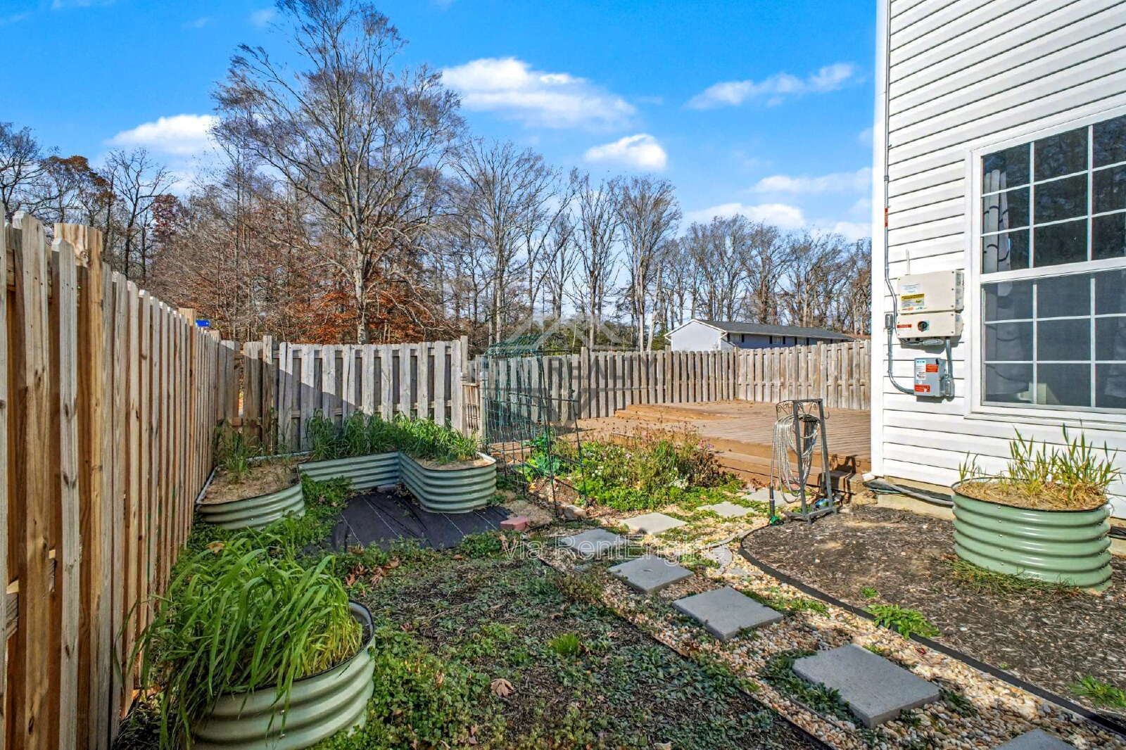 Spacious End-Unit 4 Bedroom Townhome for Rent in King George, VA property image