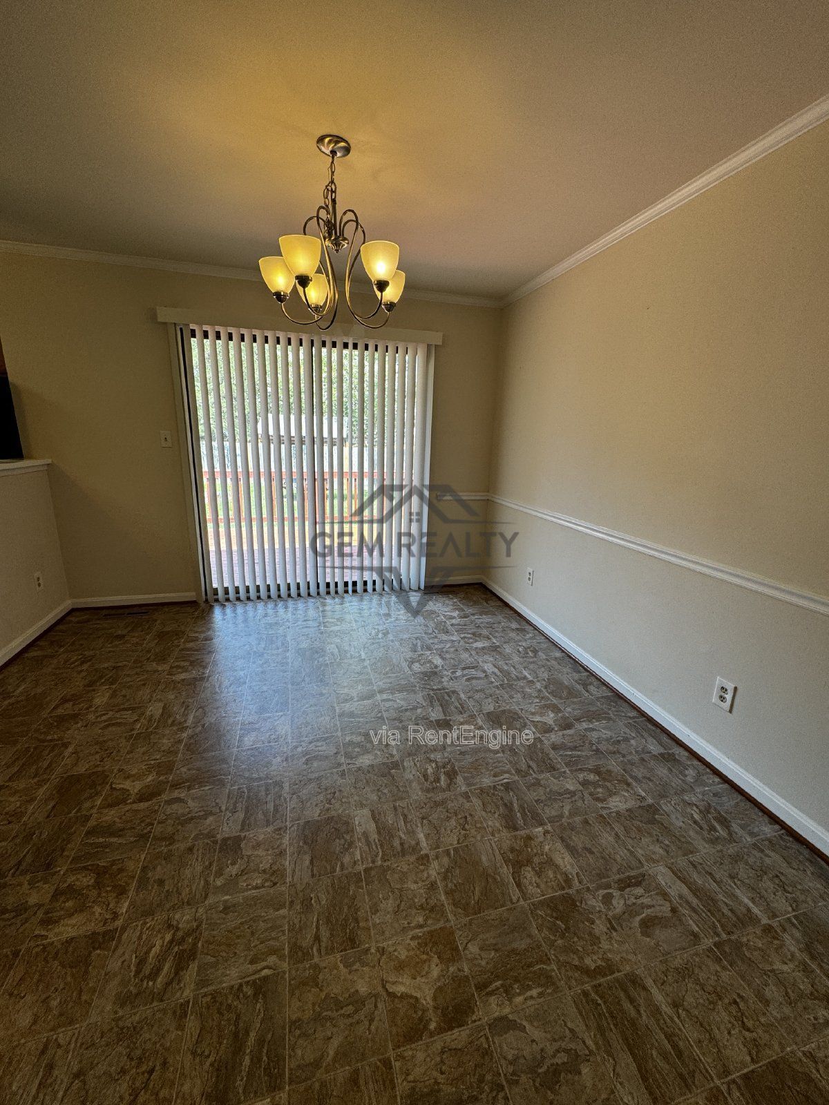 Charming 3-Bedroom Home with 2 Full Baths in Prime Fredericksburg Location – 5088 Blarney Street property image