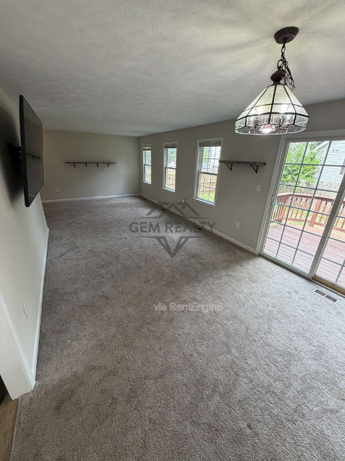 Located in the heart of Colonial Beach, 3BR and 2.5Ba Rental property image