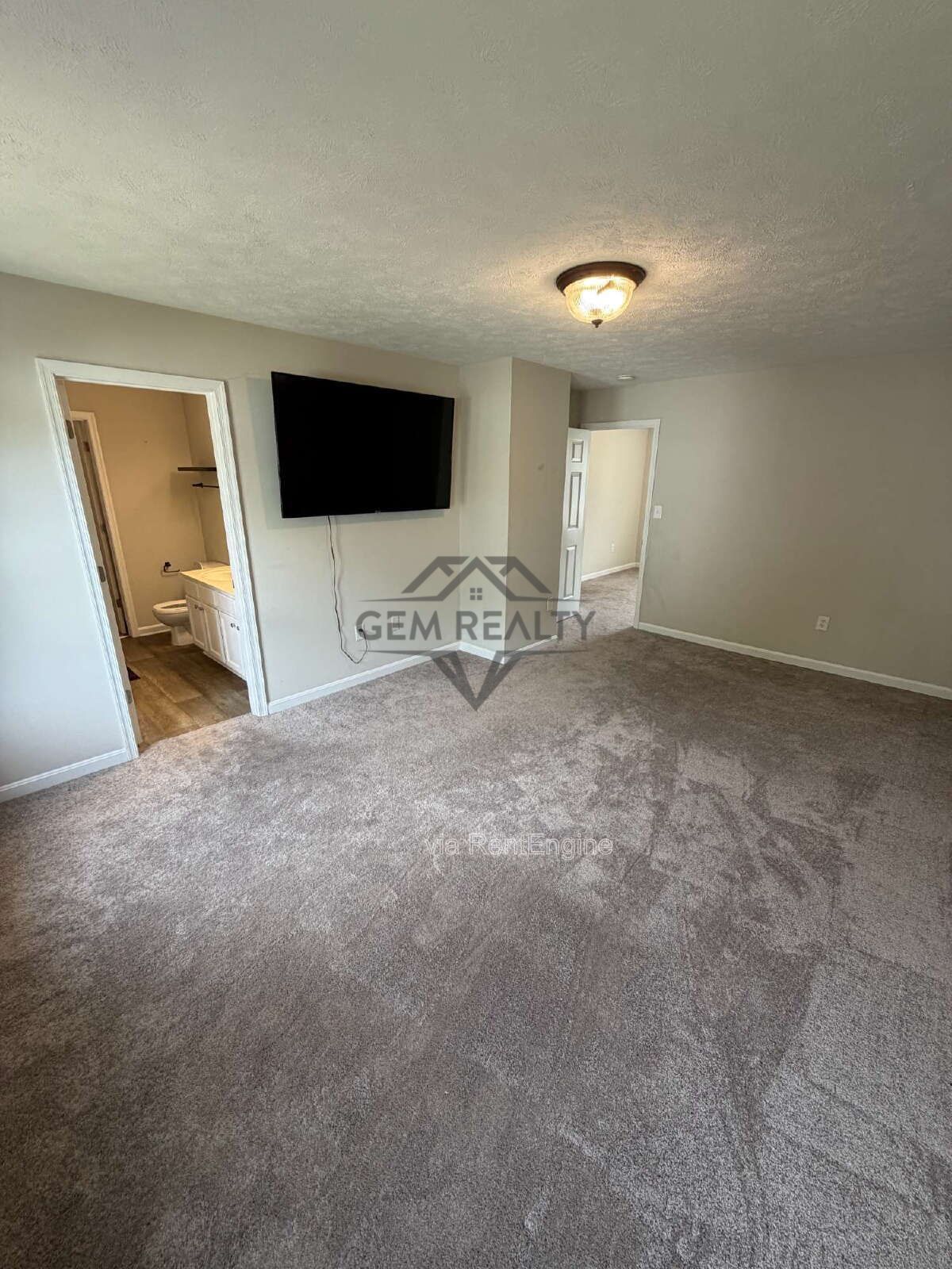 Located in the heart of Colonial Beach, 3BR and 2.5Ba Rental property image