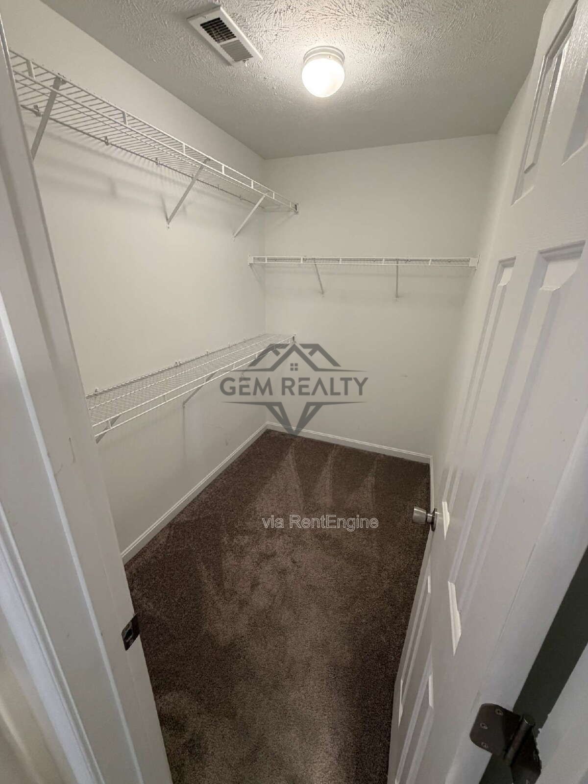 Located in the heart of Colonial Beach, 3BR and 2.5Ba Rental property image