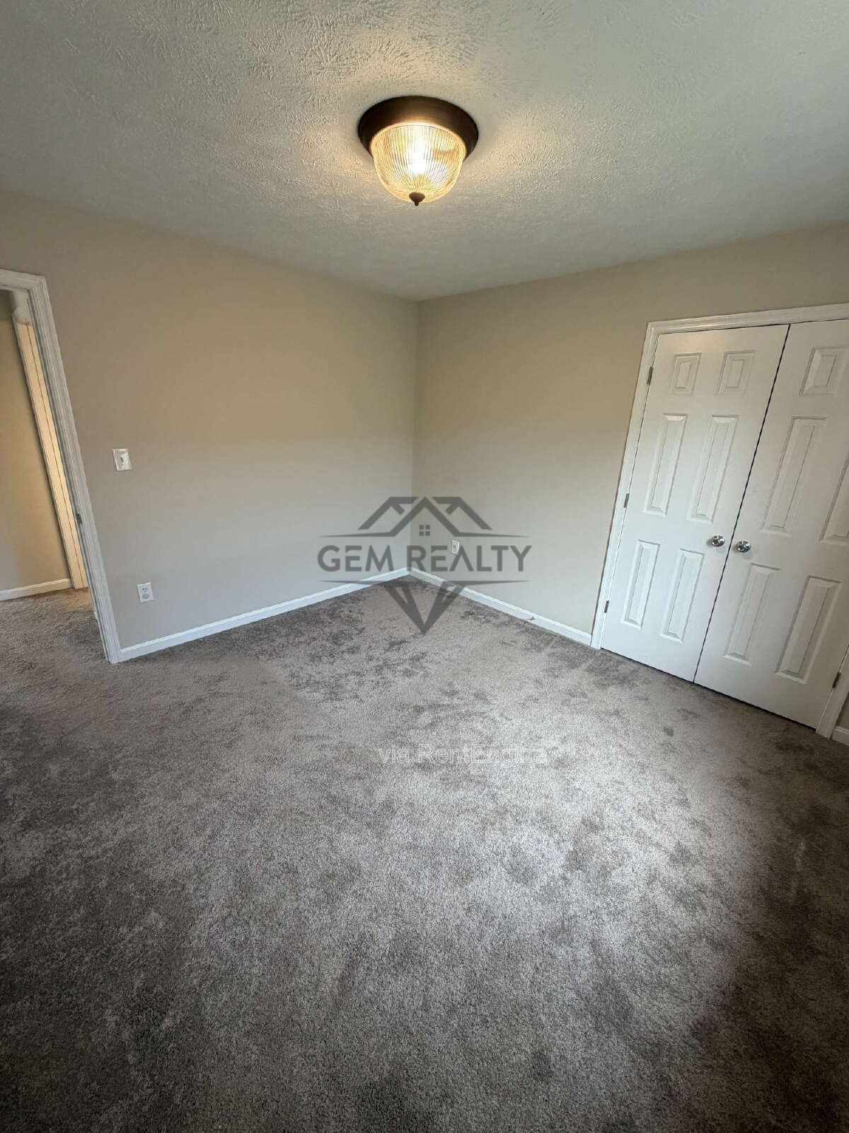 Located in the heart of Colonial Beach, 3BR and 2.5Ba Rental property image