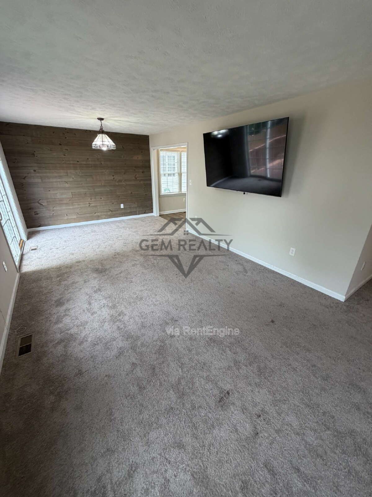 Located in the heart of Colonial Beach, 3BR and 2.5Ba Rental property image