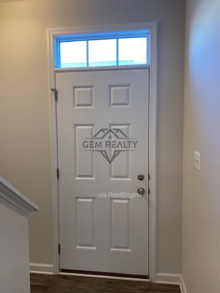Experience Modern Comfort: Spacious 3-Bedroom Townhouse with 3.5 Baths in Fredericksburg! property image