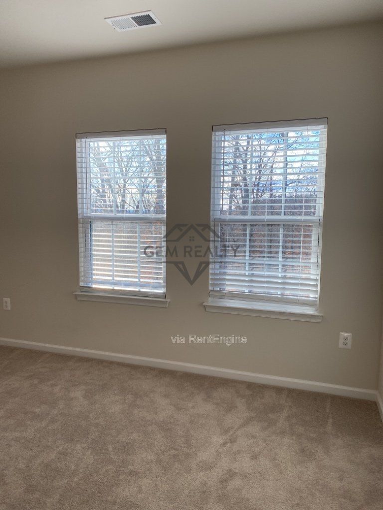 Experience Modern Comfort: Spacious 3-Bedroom Townhouse with 3.5 Baths in Fredericksburg! property image
