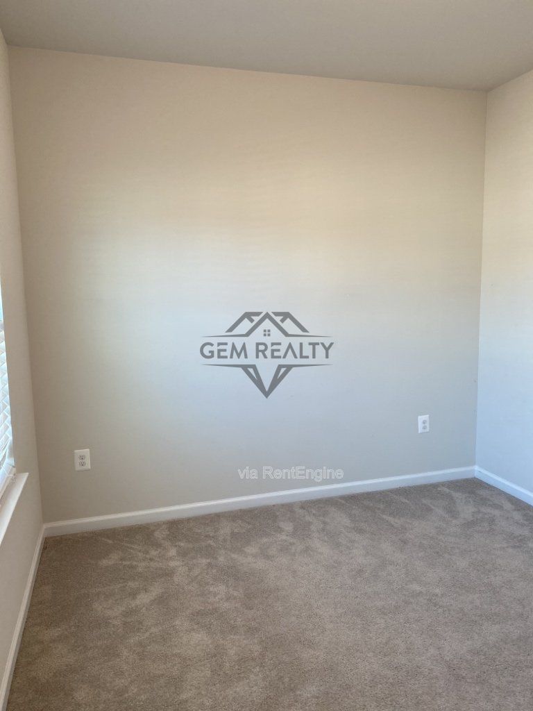 Experience Modern Comfort: Spacious 3-Bedroom Townhouse with 3.5 Baths in Fredericksburg! property image