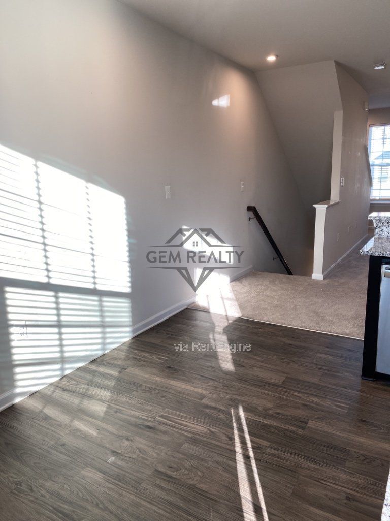 Experience Modern Comfort: Spacious 3-Bedroom Townhouse with 3.5 Baths in Fredericksburg! property image