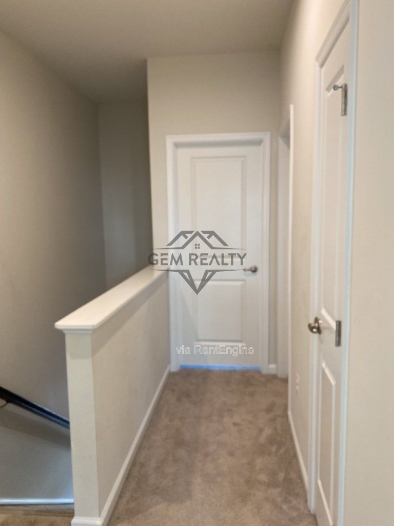 Experience Modern Comfort: Spacious 3-Bedroom Townhouse with 3.5 Baths in Fredericksburg! property image