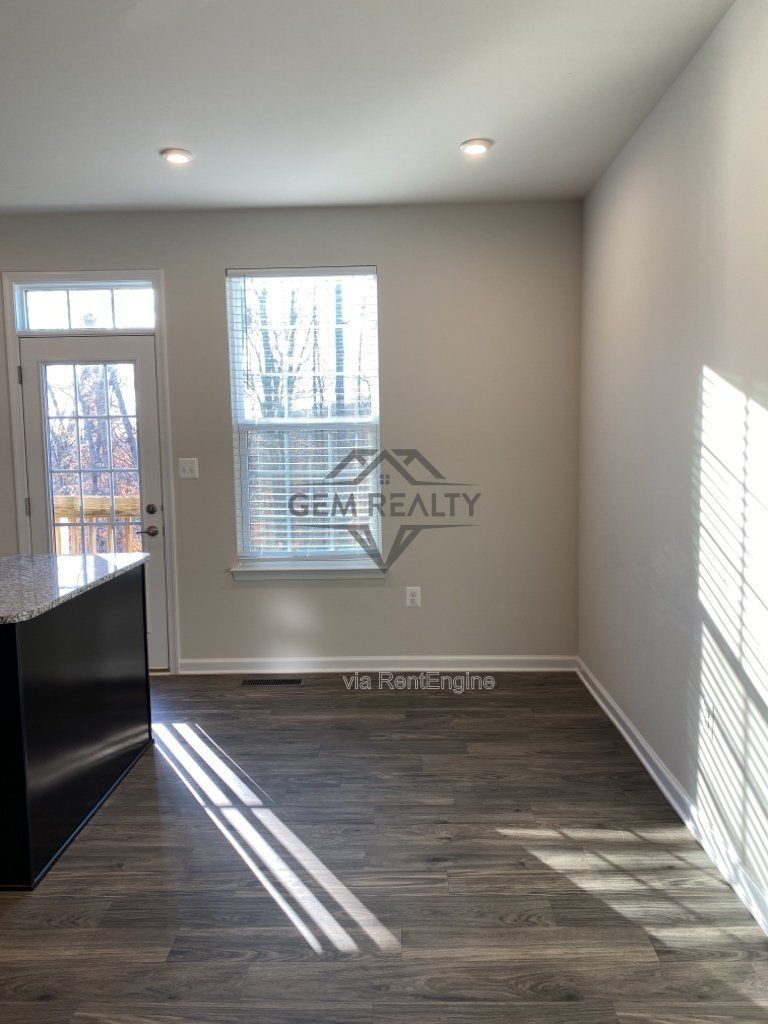Experience Modern Comfort: Spacious 3-Bedroom Townhouse with 3.5 Baths in Fredericksburg! property image