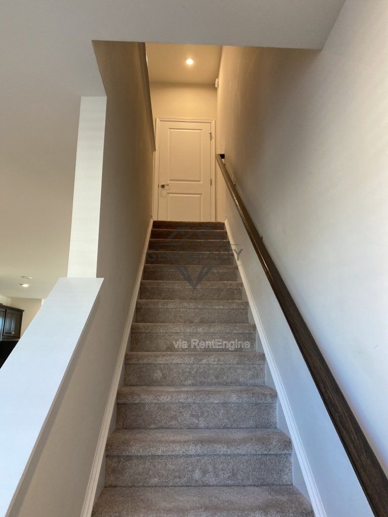 Experience Modern Comfort: Spacious 3-Bedroom Townhouse with 3.5 Baths in Fredericksburg! property image