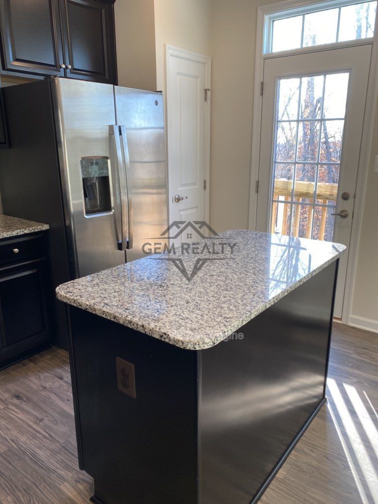 Experience Modern Comfort: Spacious 3-Bedroom Townhouse with 3.5 Baths in Fredericksburg! property image