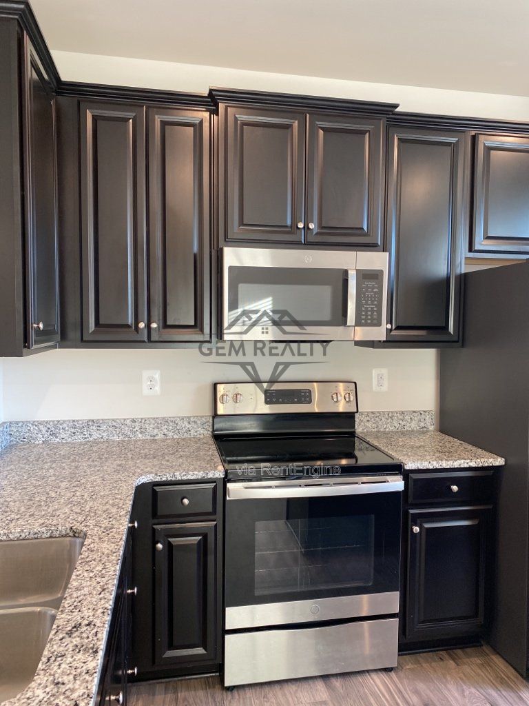 Experience Modern Comfort: Spacious 3-Bedroom Townhouse with 3.5 Baths in Fredericksburg! property image