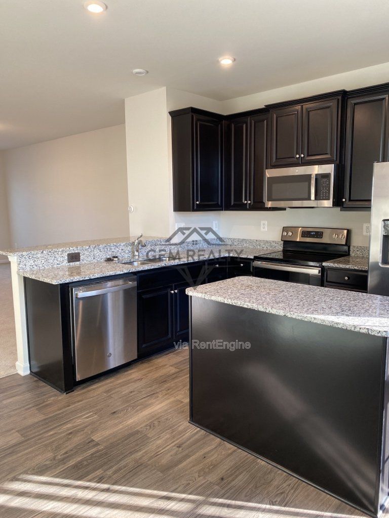 Experience Modern Comfort: Spacious 3-Bedroom Townhouse with 3.5 Baths in Fredericksburg! property image